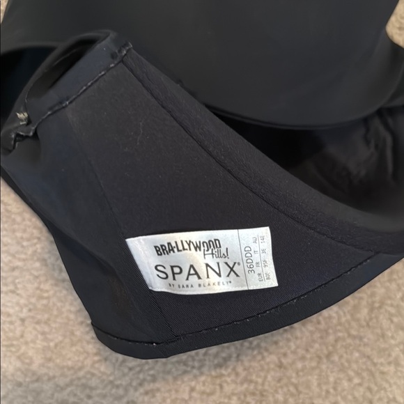 SPANX Black Bra with Molded Cups - Picture 3 of 4